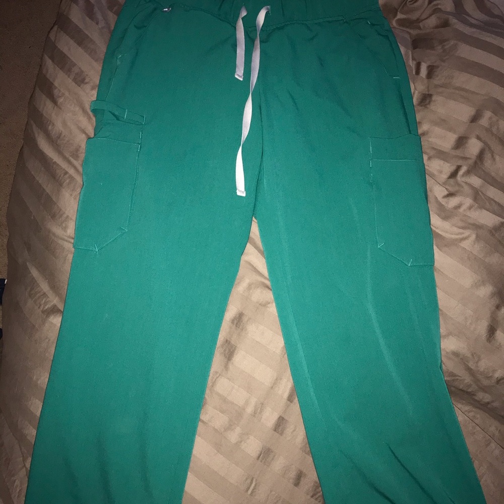 Figs hunter green scrub pants medium - worn once!